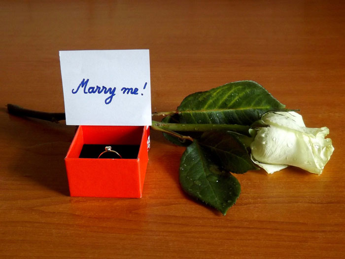 engagement ring labeled 'marry me' 