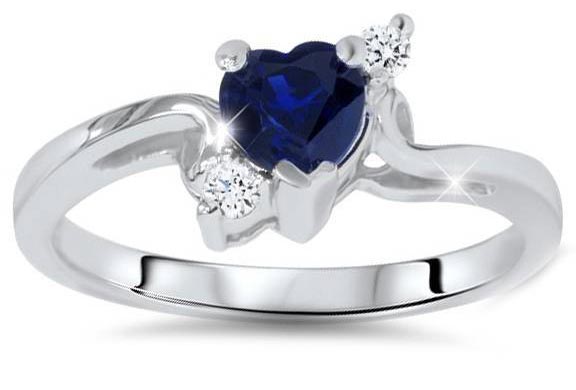 heart sapphire ring with round diamont accents